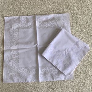 Vintage Damask dinner napkins in white (set of 4)